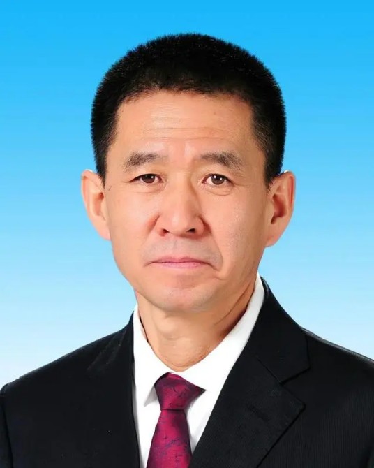 于立新（内蒙古自治区人大常委会副主任、党组成员，自治区党委秘书长、直属机关工委书记）