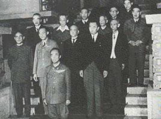 东久迩内阁