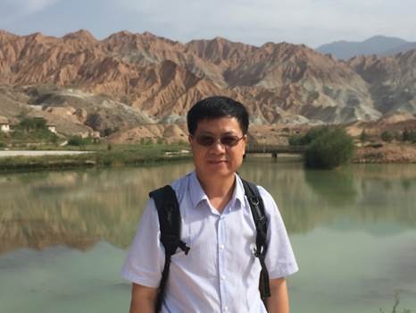 王义全（中央民族大学理学院教授）