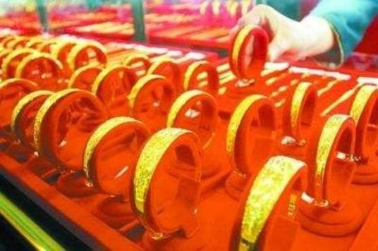 周生生K金门