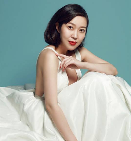 闫薇薇（中国内地女歌手、演员、制片人）