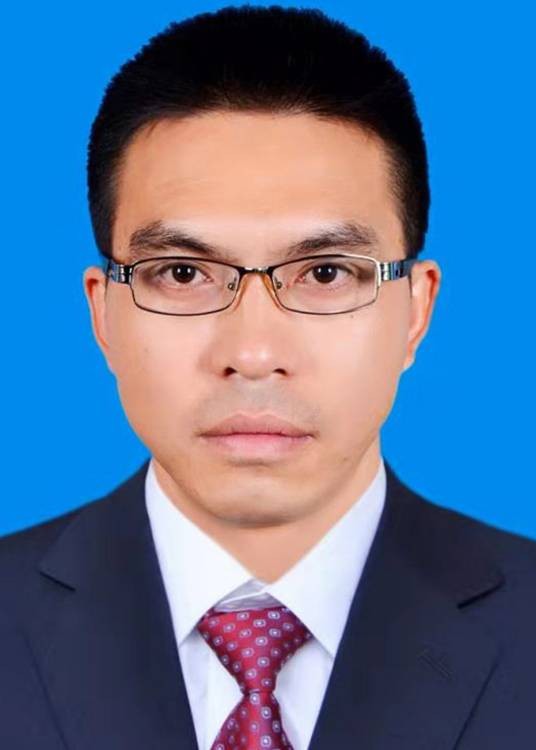 卢彦(贵州省六盘水市第三中学副校长)
