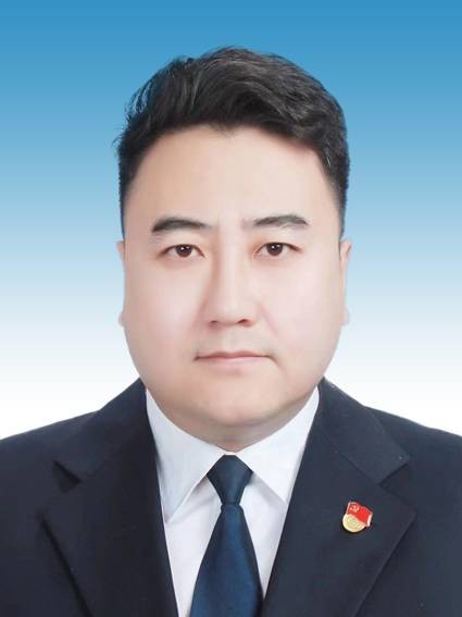 陈鑫(内蒙古自治区呼伦贝尔市新巴尔虎右旗旗委副书记、旗人民政府旗长)