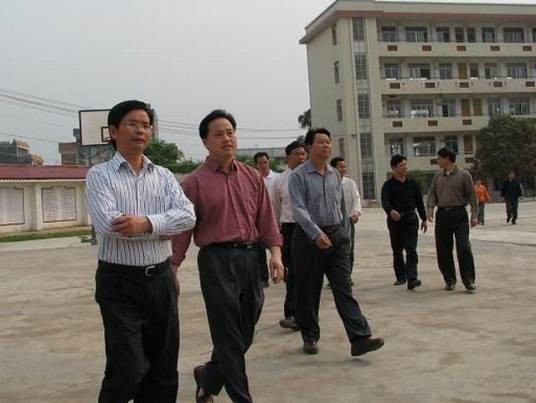灵山县教育局