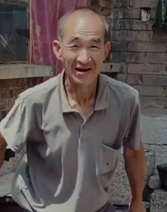 二舅（纪录片《回村三天，二舅治好了我的精神内耗》主角）