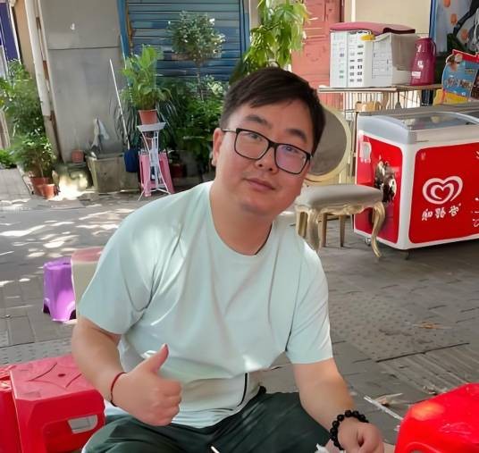 陈驰（前新浪体育英超和花边主笔）