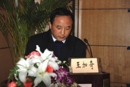 王加奇（中国西安铁一中校长）