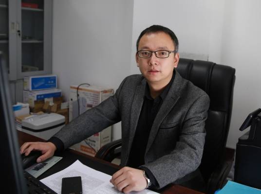 王新刚（东北大学教授）