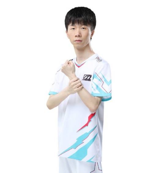 蒋进（中国DOU5、FPX电子竞技选手）