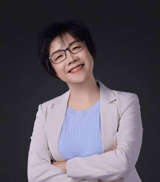 黄文(新华社新闻信息中心党委常委、副主任)
