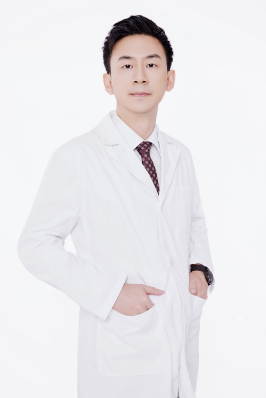 王凯(北京大学人民医院眼视光中心主任医师)