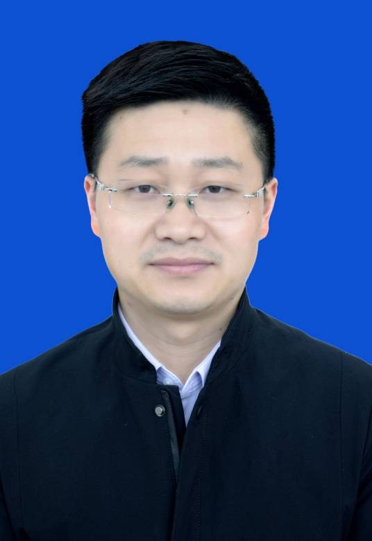 何斌（安徽省安庆市岳西县委副书记、县人民政府县长）