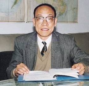 屈维章