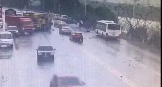 救人吊车侠拒奖金，见义勇为应该与金钱挂钩吗？
