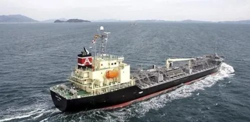 韩国海域油船起火有无人员伤亡?