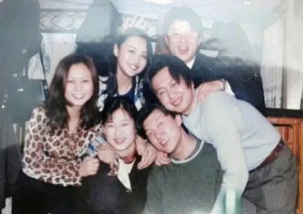 曹颖晒高中旧照,曾经的她长什么样?