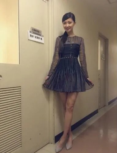 熊井友理奈性感图片 节目上量身高竟被公司逆注水