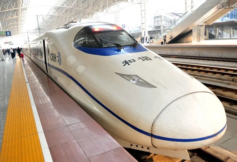京张高铁轨道贯通 自动驾驶系统时速达350公里