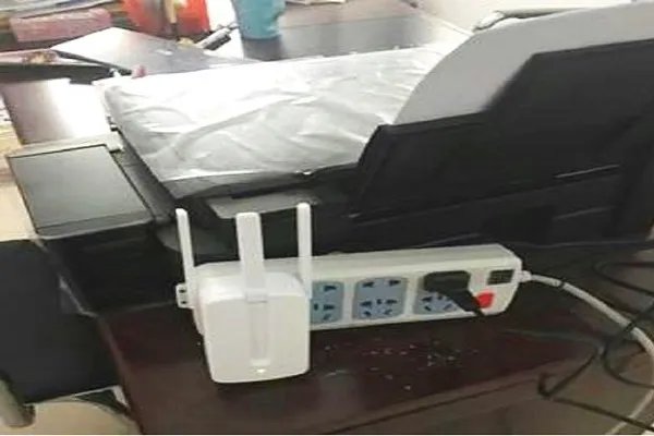 暑假到邻居小女孩家打游戏