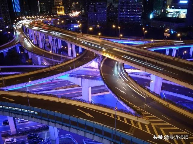 公交坠湖司机报复社会，市场条件下多投入消弭社会矛盾，你咋看？