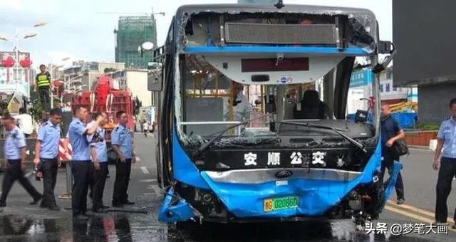 公交坠湖司机报复社会，市场条件下多投入消弭社会矛盾，你咋看？