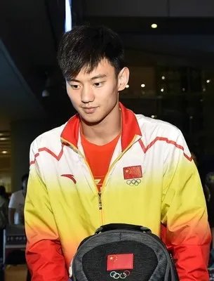 如何看待宁泽涛拍游泳课程45万出售?