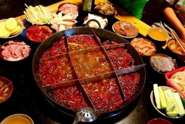 孩子向火锅里加棉花糖迎接爷爷,她这么做的原因是什么?
