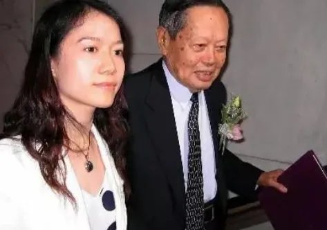 杨振宁遗产分配方案敲定,翁帆只得一别墅居住权,如今她后不后悔?