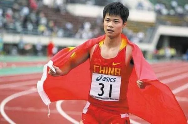 苏炳添在内蒙古吃烤全羊,内蒙的烤全羊好吃吗?