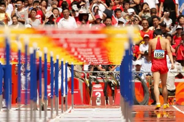 刘翔的七步上栏和八步上栏有什么区别，更改有什么好处？