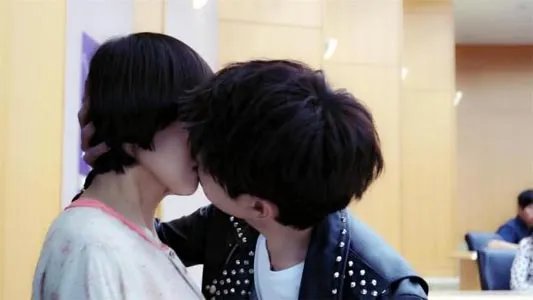 明若晓溪吻戏被删遭抗议 曾沛慈爆料吻戏内幕