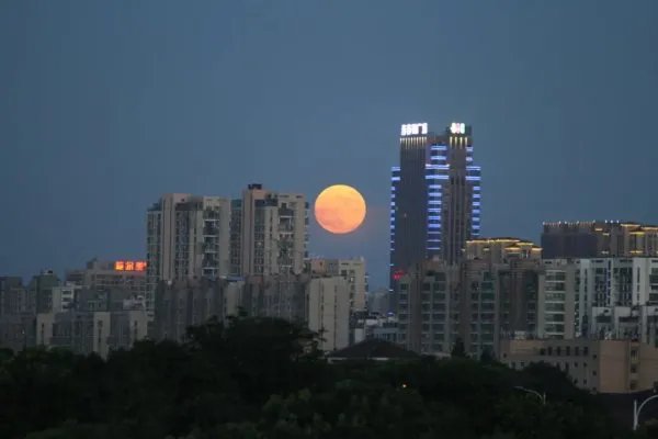 十五的月亮十四圆属于是正常的历法现象吗?