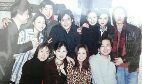曹颖晒高中旧照,曾经的她长什么样?