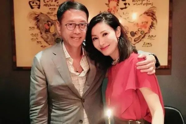 李嘉欣晒合影为许晋亨庆生,你看好他们之间的感情吗?