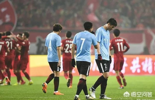 中超首轮,大连一方被上海上港8-0狂胜,昔日王者大连足球到底怎么了?