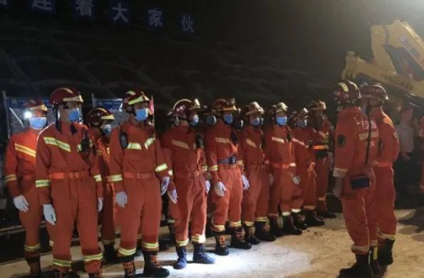百色一施工隧道塌方9人被困，现在9人都获救了吗？