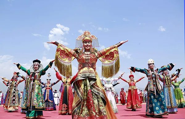 蒙古族的“那达慕大会”是什么时候举行？