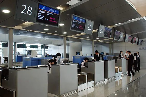 济南机场航班在八月三日上午大面积取消,对此你怎么看?