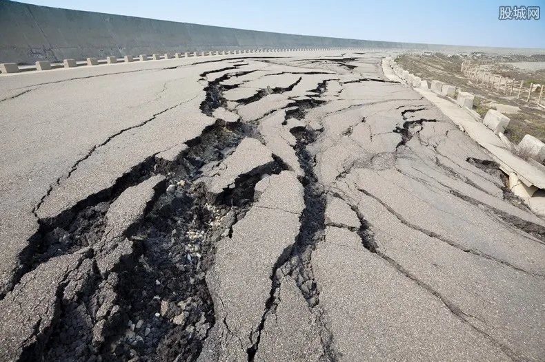 雅安地震2013死亡人数共多少 地震发生原因是什么？