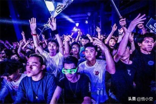 蹦迪基本舞步?