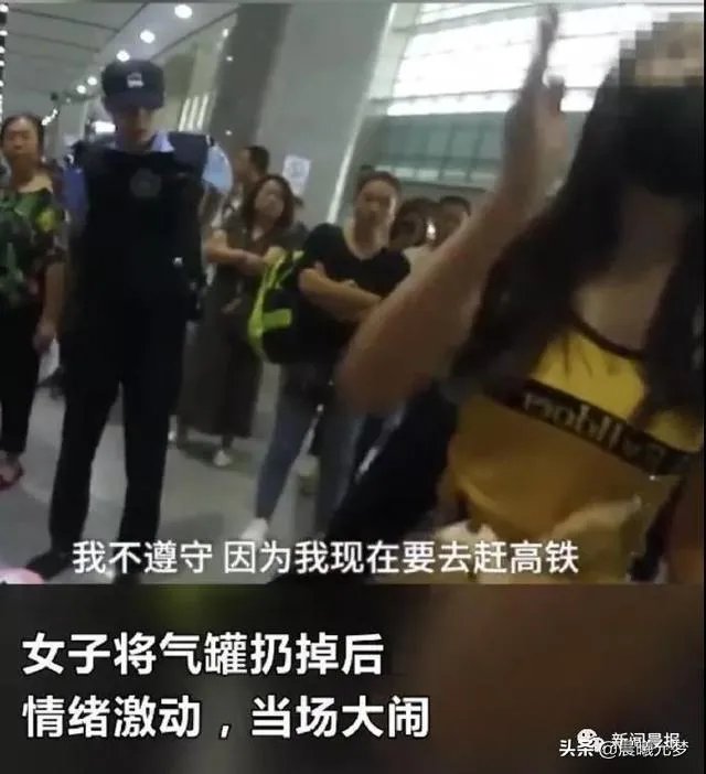 18线女星刘露大闹高铁站,大家怎么看?