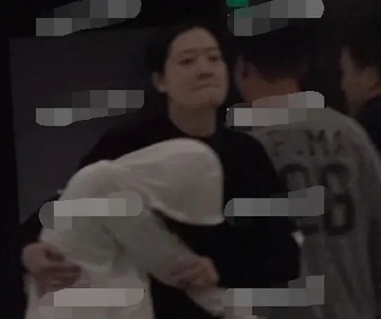 周冬雨烂醉如泥:画面及背后原因这到底怎么回事?