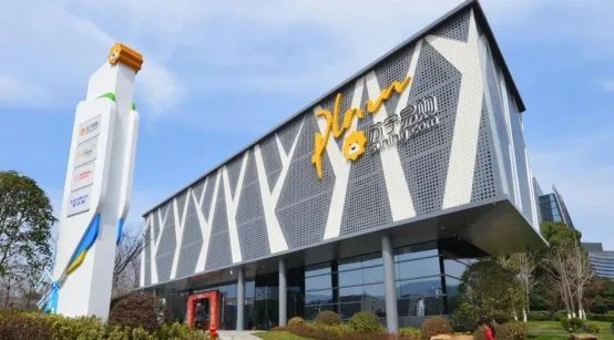张近东辞任苏宁易购董事长，谁将顶替他的位置？