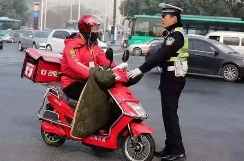 株洲一外卖车蹭车后扬长而去,这算不算是肇事逃逸?