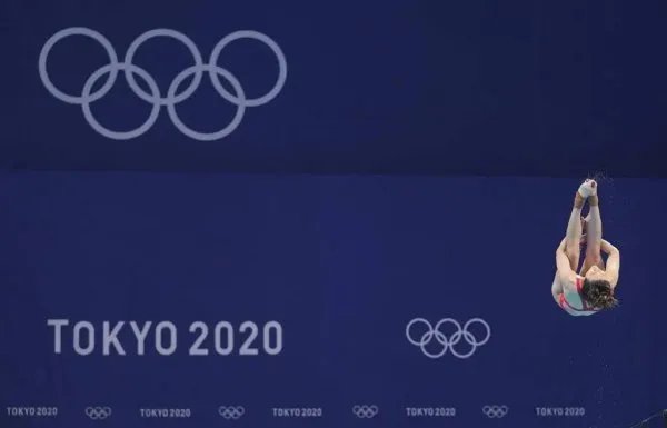 如何看待施廷懋奥运金牌总数追平郭晶晶?