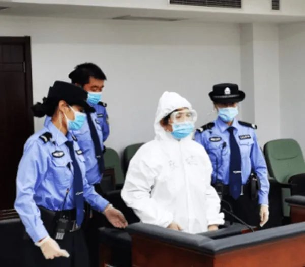 保姆虐打85岁老人辩称是闹着玩,有什么隐情吗?