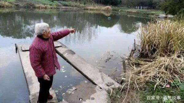 84岁老奶奶跳河救落水母子，3岁小孩获救，孩子母亲溺亡，如何评价？
