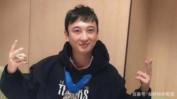 疑王思聪发朋友圈否认是“舔狗”，他从一开始就注定输了，你怎么看？