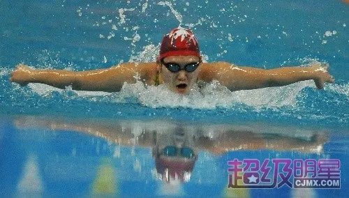 图文：全国游泳冠军赛 叶诗文比赛瞬间