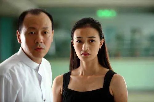 在《温柔的背后》往往是致命的背叛,这个温柔系列剧共有几部?